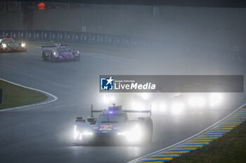 2024-06-16 - 02 BAMBER Earl (nzl), LYNN Alex (gbr), PALOU Alex (spa), Cadillac Racing, Cadillac V-Series.R #02, Hypercar, FIA WEC, action during the 2024 24 Hours of Le Mans, 4th round of the 2024 FIA World Endurance Championship, on the Circuit des 24 Heures du Mans, from June 15 to 16, 2024 in Le Mans, France - 24 HEURES DU MANS 2024 - RACE - ENDURANCE - MOTORS