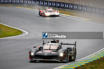 2024-06-16 - 08 BUEMI Sébastien (swi), HARTLEY Brendon (nzl), HIRAKAWA Ryo (jpn), Toyota Gazoo Racing, Toyota GR010 - Hybrid #08, Hypercar, FIA WEC, action during the 2024 24 Hours of Le Mans, 4th round of the 2024 FIA World Endurance Championship, on the Circuit des 24 Heures du Mans, from June 15 to 16, 2024 in Le Mans, France - 24 HEURES DU MANS 2024 - RACE - ENDURANCE - MOTORS