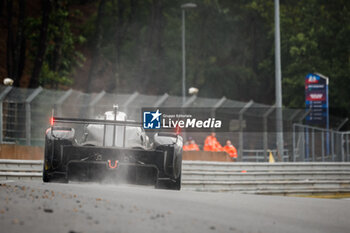 2024-06-16 - 08 BUEMI Sébastien (swi), HARTLEY Brendon (nzl), HIRAKAWA Ryo (jpn), Toyota Gazoo Racing, Toyota GR010 - Hybrid #08, Hypercar, FIA WEC, action during the 2024 24 Hours of Le Mans, 4th round of the 2024 FIA World Endurance Championship, on the Circuit des 24 Heures du Mans, from June 15 to 16, 2024 in Le Mans, France - 24 HEURES DU MANS 2024 - RACE - ENDURANCE - MOTORS