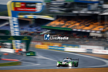 2024-06-16 - 19 GROSJEAN Romain (fra), CALDARELLI Andrea (ita), CAIROLI Matteo (ita), Lamborghini Iron Lynx, Lamborghini SC63 #19, Hypercar, action during the 2024 24 Hours of Le Mans, 4th round of the 2024 FIA World Endurance Championship, on the Circuit des 24 Heures du Mans, from June 15 to 16, 2024 in Le Mans, France - 24 HEURES DU MANS 2024 - RACE - ENDURANCE - MOTORS