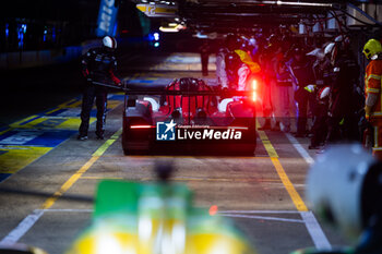 2024-06-16 - 04 JAMINET Mathieu (fra), NASR Felipe (bra), TANDY Nick (gbr), Porsche Penske Motorsport, Porsche 963 #04, Hypercar, pitlane, during the 2024 24 Hours of Le Mans, 4th round of the 2024 FIA World Endurance Championship, on the Circuit des 24 Heures du Mans, from June 15 to 16, 2024 in Le Mans, France - 24 HEURES DU MANS 2024 - RACE - ENDURANCE - MOTORS