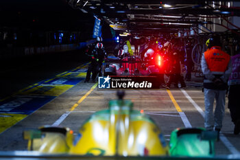 2024-06-16 - 04 JAMINET Mathieu (fra), NASR Felipe (bra), TANDY Nick (gbr), Porsche Penske Motorsport, Porsche 963 #04, Hypercar, pitlane, during the 2024 24 Hours of Le Mans, 4th round of the 2024 FIA World Endurance Championship, on the Circuit des 24 Heures du Mans, from June 15 to 16, 2024 in Le Mans, France - 24 HEURES DU MANS 2024 - RACE - ENDURANCE - MOTORS