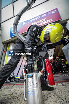 2024-06-16 - pitstop, arrêt aux stands, ravitaillement essence, refueling during the 2024 24 Hours of Le Mans, 4th round of the 2024 FIA World Endurance Championship, on the Circuit des 24 Heures du Mans, from June 15 to 16, 2024 in Le Mans, France - 24 HEURES DU MANS 2024 - RACE - ENDURANCE - MOTORS