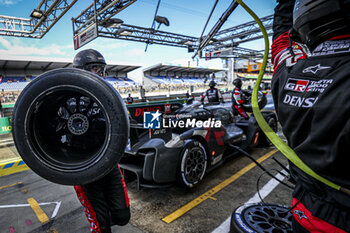 2024-06-16 - pitstop, arrêt aux stands, tyres, pneus, tyre changement de pneus, tires change during the 2024 24 Hours of Le Mans, 4th round of the 2024 FIA World Endurance Championship, on the Circuit des 24 Heures du Mans, from June 15 to 16, 2024 in Le Mans, France - 24 HEURES DU MANS 2024 - RACE - ENDURANCE - MOTORS