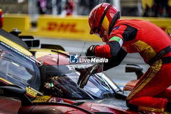 2024-06-16 - pitlane, pitstop, arrêt aux stands 51 PIER GUIDI Alessandro (ita), CALADO James (gbr), GIOVINAZZI Antonio (ita), Ferrari AF Corse, Ferrari 499P #51, Hypercar, FIA WEC, action during the 2024 24 Hours of Le Mans, 4th round of the 2024 FIA World Endurance Championship, on the Circuit des 24 Heures du Mans, from June 15 to 16, 2024 in Le Mans, France - 24 HEURES DU MANS 2024 - RACE - ENDURANCE - MOTORS