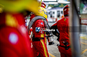 2024-06-16 - pitstop, arrêt aux stands, ravitaillement essence, refueling during the 2024 24 Hours of Le Mans, 4th round of the 2024 FIA World Endurance Championship, on the Circuit des 24 Heures du Mans, from June 15 to 16, 2024 in Le Mans, France - 24 HEURES DU MANS 2024 - RACE - ENDURANCE - MOTORS