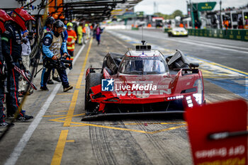 2024-06-16 - pitlane, pitstop, arrêt aux stands reparation 311 DERANI Luis Felipe (bra), AITKEN Jack (gbr), DRUGOVICH Felipe (bra), Whelen Cadillac Racing, Cadillac V-Series.R #311, Hypercar, during the 2024 24 Hours of Le Mans, 4th round of the 2024 FIA World Endurance Championship, on the Circuit des 24 Heures du Mans, from June 15 to 16, 2024 in Le Mans, France - 24 HEURES DU MANS 2024 - RACE - ENDURANCE - MOTORS