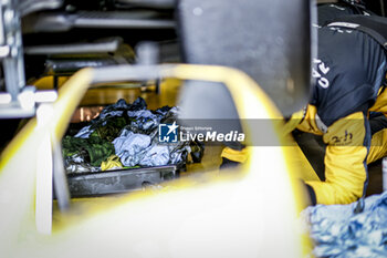 2024-06-16 - pitlane, pitstop, arrêt aux stands reparation 03 BOURDAIS Sébastien (fra), VAN DER ZANDE Renger (ned), DIXON Scott (nzl), Cadillac Racing, Cadillac V-Series.R #03, Hypercar, during the 2024 24 Hours of Le Mans, 4th round of the 2024 FIA World Endurance Championship, on the Circuit des 24 Heures du Mans, from June 15 to 16, 2024 in Le Mans, France - 24 HEURES DU MANS 2024 - RACE - ENDURANCE - MOTORS