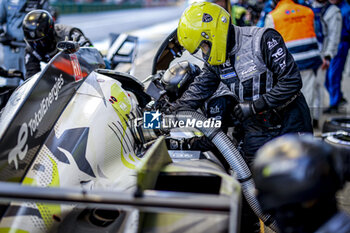 2024-06-16 - pitstop, arrêt aux stands, ravitaillement essence, refueling during the 2024 24 Hours of Le Mans, 4th round of the 2024 FIA World Endurance Championship, on the Circuit des 24 Heures du Mans, from June 15 to 16, 2024 in Le Mans, France - 24 HEURES DU MANS 2024 - RACE - ENDURANCE - MOTORS