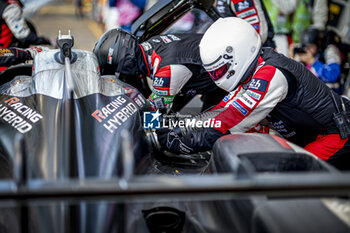 2024-06-16 - pitstop, arrêt aux stands, ravitaillement essence, refueling during the 2024 24 Hours of Le Mans, 4th round of the 2024 FIA World Endurance Championship, on the Circuit des 24 Heures du Mans, from June 15 to 16, 2024 in Le Mans, France - 24 HEURES DU MANS 2024 - RACE - ENDURANCE - MOTORS