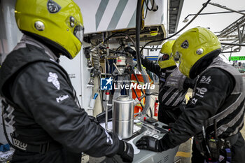 2024-06-16 - pitstop, arrêt aux stands, ravitaillement essence, refueling during the 2024 24 Hours of Le Mans, 4th round of the 2024 FIA World Endurance Championship, on the Circuit des 24 Heures du Mans, from June 15 to 16, 2024 in Le Mans, France - 24 HEURES DU MANS 2024 - RACE - ENDURANCE - MOTORS