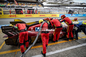 2024-06-16 - pitstop, arrêt aux stands, ravitaillement essence, refueling during the 2024 24 Hours of Le Mans, 4th round of the 2024 FIA World Endurance Championship, on the Circuit des 24 Heures du Mans, from June 15 to 16, 2024 in Le Mans, France - 24 HEURES DU MANS 2024 - RACE - ENDURANCE - MOTORS