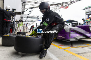 2024-06-16 - 14 HYETT PJ (usa), DELETRAZ Louis (swi), QUINN Alex (gbr), AO by TF, Oreca 07 - Gibson #14, LMP2 PRO/AM, pit stop during the 2024 24 Hours of Le Mans, 4th round of the 2024 FIA World Endurance Championship, on the Circuit des 24 Heures du Mans, from June 15 to 16, 2024 in Le Mans, France - 24 HEURES DU MANS 2024 - RACE - ENDURANCE - MOTORS