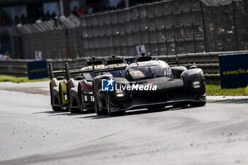 2024-06-16 - 07 LOPEZ José María (arg), KOBAYASHI Kamui (jpn), DE VRIES Nyck (nld), Toyota Gazoo Racing, Toyota GR010 - Hybrid #07, Hypercar, FIA WEC, 50 FUOCO Antonio (ita), MOLINA Miguel (spa), NIELSEN Nicklas (dnk), Ferrari AF Corse, Ferrari 499P #50, Hypercar, FIA WEC, 83 KUBICA Robert (pol), SHWARTZMAN Robert (isr), YE Yifei (chn), AF Corse, Ferrari 499P #83, Hypercar, FIA WEC, action during the 2024 24 Hours of Le Mans, 4th round of the 2024 FIA World Endurance Championship, on the Circuit des 24 Heures du Mans, from June 15 to 16, 2024 in Le Mans, France - 24 HEURES DU MANS 2024 - RACE - ENDURANCE - MOTORS