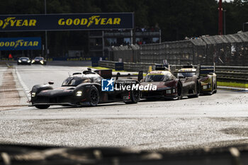 2024-06-16 - 07 LOPEZ José María (arg), KOBAYASHI Kamui (jpn), DE VRIES Nyck (nld), Toyota Gazoo Racing, Toyota GR010 - Hybrid #07, Hypercar, FIA WEC, 50 FUOCO Antonio (ita), MOLINA Miguel (spa), NIELSEN Nicklas (dnk), Ferrari AF Corse, Ferrari 499P #50, Hypercar, FIA WEC, 83 KUBICA Robert (pol), SHWARTZMAN Robert (isr), YE Yifei (chn), AF Corse, Ferrari 499P #83, Hypercar, FIA WEC, action during the 2024 24 Hours of Le Mans, 4th round of the 2024 FIA World Endurance Championship, on the Circuit des 24 Heures du Mans, from June 15 to 16, 2024 in Le Mans, France - 24 HEURES DU MANS 2024 - RACE - ENDURANCE - MOTORS