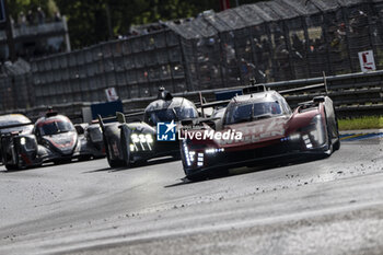 2024-06-16 - 311 DERANI Luis Felipe (bra), AITKEN Jack (gbr), DRUGOVICH Felipe (bra), Whelen Cadillac Racing, Cadillac V-Series.R #311, Hypercar, action during the 2024 24 Hours of Le Mans, 4th round of the 2024 FIA World Endurance Championship, on the Circuit des 24 Heures du Mans, from June 15 to 16, 2024 in Le Mans, France - 24 HEURES DU MANS 2024 - RACE - ENDURANCE - MOTORS