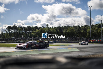 2024-06-16 - 311 DERANI Luis Felipe (bra), AITKEN Jack (gbr), DRUGOVICH Felipe (bra), Whelen Cadillac Racing, Cadillac V-Series.R #311, Hypercar, action during the 2024 24 Hours of Le Mans, 4th round of the 2024 FIA World Endurance Championship, on the Circuit des 24 Heures du Mans, from June 15 to 16, 2024 in Le Mans, France - 24 HEURES DU MANS 2024 - RACE - ENDURANCE - MOTORS