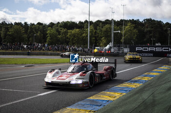 2024-06-16 - 05 CAMPBELL Matt (aus), CHRISTENSEN Michael (dnk), MAKOWIECKI Frédéric (fra), Porsche Penske Motorsport, Porsche 963 #05, Hypercar, FIA WEC, action during the 2024 24 Hours of Le Mans, 4th round of the 2024 FIA World Endurance Championship, on the Circuit des 24 Heures du Mans, from June 15 to 16, 2024 in Le Mans, France - 24 HEURES DU MANS 2024 - RACE - ENDURANCE - MOTORS