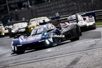 2024-06-16 - 02 BAMBER Earl (nzl), LYNN Alex (gbr), PALOU Alex (spa), Cadillac Racing, Cadillac V-Series.R #02, Hypercar, FIA WEC, action during the 2024 24 Hours of Le Mans, 4th round of the 2024 FIA World Endurance Championship, on the Circuit des 24 Heures du Mans, from June 15 to 16, 2024 in Le Mans, France - 24 HEURES DU MANS 2024 - RACE - ENDURANCE - MOTORS