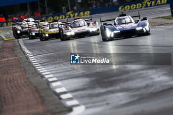 2024-06-16 - 02 BAMBER Earl (nzl), LYNN Alex (gbr), PALOU Alex (spa), Cadillac Racing, Cadillac V-Series.R #02, Hypercar, FIA WEC, 05 CAMPBELL Matt (aus), CHRISTENSEN Michael (dnk), MAKOWIECKI Frédéric (fra), Porsche Penske Motorsport, Porsche 963 #05, Hypercar, FIA WEC, action during the 2024 24 Hours of Le Mans, 4th round of the 2024 FIA World Endurance Championship, on the Circuit des 24 Heures du Mans, from June 15 to 16, 2024 in Le Mans, France - 24 HEURES DU MANS 2024 - RACE - ENDURANCE - MOTORS