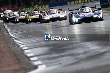 2024-06-16 - 02 BAMBER Earl (nzl), LYNN Alex (gbr), PALOU Alex (spa), Cadillac Racing, Cadillac V-Series.R #02, Hypercar, FIA WEC, 05 CAMPBELL Matt (aus), CHRISTENSEN Michael (dnk), MAKOWIECKI Frédéric (fra), Porsche Penske Motorsport, Porsche 963 #05, Hypercar, FIA WEC, action during the 2024 24 Hours of Le Mans, 4th round of the 2024 FIA World Endurance Championship, on the Circuit des 24 Heures du Mans, from June 15 to 16, 2024 in Le Mans, France - 24 HEURES DU MANS 2024 - RACE - ENDURANCE - MOTORS