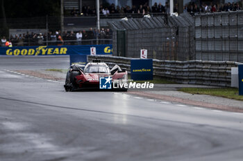 2024-06-16 - 311 DERANI Luis Felipe (bra), AITKEN Jack (gbr), DRUGOVICH Felipe (bra), Whelen Cadillac Racing, Cadillac V-Series.R #311, Hypercar, action during the 2024 24 Hours of Le Mans, 4th round of the 2024 FIA World Endurance Championship, on the Circuit des 24 Heures du Mans, from June 15 to 16, 2024 in Le Mans, France - 24 HEURES DU MANS 2024 - RACE - ENDURANCE - MOTORS