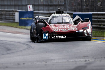 2024-06-16 - 311 DERANI Luis Felipe (bra), AITKEN Jack (gbr), DRUGOVICH Felipe (bra), Whelen Cadillac Racing, Cadillac V-Series.R #311, Hypercar, action during the 2024 24 Hours of Le Mans, 4th round of the 2024 FIA World Endurance Championship, on the Circuit des 24 Heures du Mans, from June 15 to 16, 2024 in Le Mans, France - 24 HEURES DU MANS 2024 - RACE - ENDURANCE - MOTORS