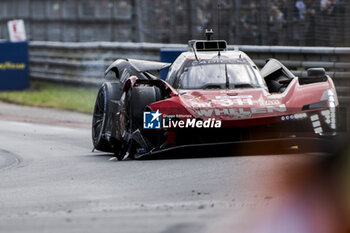 2024-06-16 - 311 DERANI Luis Felipe (bra), AITKEN Jack (gbr), DRUGOVICH Felipe (bra), Whelen Cadillac Racing, Cadillac V-Series.R #311, Hypercar, action during the 2024 24 Hours of Le Mans, 4th round of the 2024 FIA World Endurance Championship, on the Circuit des 24 Heures du Mans, from June 15 to 16, 2024 in Le Mans, France - 24 HEURES DU MANS 2024 - RACE - ENDURANCE - MOTORS