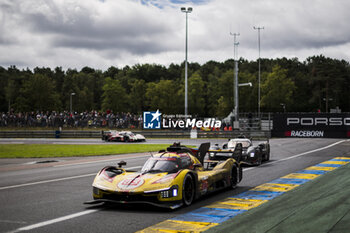 2024-06-16 - 83 KUBICA Robert (pol), SHWARTZMAN Robert (isr), YE Yifei (chn), AF Corse, Ferrari 499P #83, Hypercar, FIA WEC, action during the 2024 24 Hours of Le Mans, 4th round of the 2024 FIA World Endurance Championship, on the Circuit des 24 Heures du Mans, from June 15 to 16, 2024 in Le Mans, France - 24 HEURES DU MANS 2024 - RACE - ENDURANCE - MOTORS