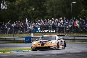 2024-06-16 - 91 LIETZ Richard (aut), SCHURING Morris (nld), SHAHIN Yasser (aus), Manthey EMA, Porsche 911 GT3 R #91, LM GT3, FIA WEC, action during the 2024 24 Hours of Le Mans, 4th round of the 2024 FIA World Endurance Championship, on the Circuit des 24 Heures du Mans, from June 15 to 16, 2024 in Le Mans, France - 24 HEURES DU MANS 2024 - RACE - ENDURANCE - MOTORS