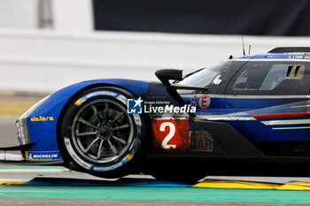 2024-06-16 - 02 BAMBER Earl (nzl), LYNN Alex (gbr), PALOU Alex (spa), Cadillac Racing, Cadillac V-Series.R #02, Hypercar, FIA WEC, action during the 2024 24 Hours of Le Mans, 4th round of the 2024 FIA World Endurance Championship, on the Circuit des 24 Heures du Mans, from June 15 to 16, 2024 in Le Mans, France - 24 HEURES DU MANS 2024 - RACE - ENDURANCE - MOTORS