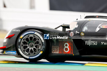 2024-06-16 - 08 BUEMI Sébastien (swi), HARTLEY Brendon (nzl), HIRAKAWA Ryo (jpn), Toyota Gazoo Racing, Toyota GR010 - Hybrid #08, Hypercar, FIA WEC, action during the 2024 24 Hours of Le Mans, 4th round of the 2024 FIA World Endurance Championship, on the Circuit des 24 Heures du Mans, from June 15 to 16, 2024 in Le Mans, France - 24 HEURES DU MANS 2024 - RACE - ENDURANCE - MOTORS