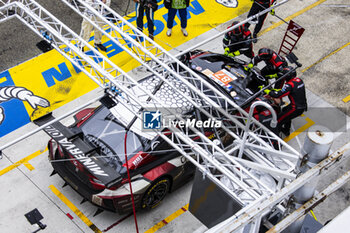 2024-06-16 - 87 HAWKSWORTH Jack (gbr), KIMURA Takeshi (jpn), MASSON Esteban (fra), Akkodis ASP Team, Lexus RC F GT3 #87, LM GT3, FIA WEC, problem with bonnet during the 2024 24 Hours of Le Mans, 4th round of the 2024 FIA World Endurance Championship, on the Circuit des 24 Heures du Mans, from June 15 to 16, 2024 in Le Mans, France - 24 HEURES DU MANS 2024 - RACE - ENDURANCE - MOTORS