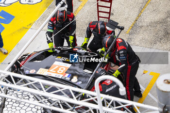 2024-06-16 - 87 HAWKSWORTH Jack (gbr), KIMURA Takeshi (jpn), MASSON Esteban (fra), Akkodis ASP Team, Lexus RC F GT3 #87, LM GT3, FIA WEC, problem with bonnet during the 2024 24 Hours of Le Mans, 4th round of the 2024 FIA World Endurance Championship, on the Circuit des 24 Heures du Mans, from June 15 to 16, 2024 in Le Mans, France - 24 HEURES DU MANS 2024 - RACE - ENDURANCE - MOTORS