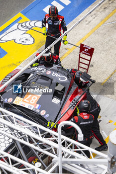 2024-06-16 - 87 HAWKSWORTH Jack (gbr), KIMURA Takeshi (jpn), MASSON Esteban (fra), Akkodis ASP Team, Lexus RC F GT3 #87, LM GT3, FIA WEC, problem with bonnet during the 2024 24 Hours of Le Mans, 4th round of the 2024 FIA World Endurance Championship, on the Circuit des 24 Heures du Mans, from June 15 to 16, 2024 in Le Mans, France - 24 HEURES DU MANS 2024 - RACE - ENDURANCE - MOTORS