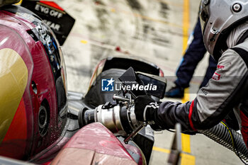 2024-06-16 - 24 SCHERER Fabio (swi), HEINEMEIER HANSSON David (dnk), SIMPSON Kyffin (usa), Nielsen Racing, Oreca 07 - Gibson #24, LMP2, pitlane,, mecaniciens, mechanics during the 2024 24 Hours of Le Mans, 4th round of the 2024 FIA World Endurance Championship, on the Circuit des 24 Heures du Mans, from June 15 to 16, 2024 in Le Mans, France - 24 HEURES DU MANS 2024 - RACE - ENDURANCE - MOTORS