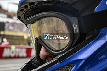 2024-06-16 - Cadillac Racing, Cadillac V-Series.R #02, Hypercar, FIA WEC, mecaniciens, mechanics in pitlane, illustration during the 2024 24 Hours of Le Mans, 4th round of the 2024 FIA World Endurance Championship, on the Circuit des 24 Heures du Mans, from June 15 to 16, 2024 in Le Mans, France - 24 HEURES DU MANS 2024 - RACE - ENDURANCE - MOTORS