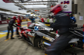 2024-06-16 - 311 DERANI Luis Felipe (bra), AITKEN Jack (gbr), DRUGOVICH Felipe (bra), Whelen Cadillac Racing, Cadillac V-Series.R #311, Hypercar, action, pitlane, during the 2024 24 Hours of Le Mans, 4th round of the 2024 FIA World Endurance Championship, on the Circuit des 24 Heures du Mans, from June 15 to 16, 2024 in Le Mans, France - 24 HEURES DU MANS 2024 - RACE - ENDURANCE - MOTORS