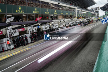 2024-06-16 - pitlane, illustration during the 2024 24 Hours of Le Mans, 4th round of the 2024 FIA World Endurance Championship, on the Circuit des 24 Heures du Mans, from June 15 to 16, 2024 in Le Mans, France - 24 HEURES DU MANS 2024 - RACE - ENDURANCE - MOTORS