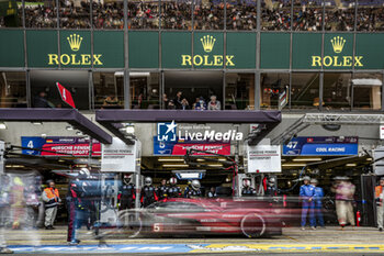 2024-06-16 - 05 CAMPBELL Matt (aus), CHRISTENSEN Michael (dnk), MAKOWIECKI Frédéric (fra), Porsche Penske Motorsport, Porsche 963 #05, Hypercar, FIA WEC, action, pitlane, pitstop, arrêt aux stands during the 2024 24 Hours of Le Mans, 4th round of the 2024 FIA World Endurance Championship, on the Circuit des 24 Heures du Mans, from June 15 to 16, 2024 in Le Mans, France - 24 HEURES DU MANS 2024 - RACE - ENDURANCE - MOTORS