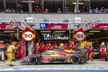 2024-06-16 - 51 PIER GUIDI Alessandro (ita), CALADO James (gbr), GIOVINAZZI Antonio (ita), Ferrari AF Corse, Ferrari 499P #51, Hypercar, FIA WEC, action, pitlane, pitstop, arrêt aux stands during the 2024 24 Hours of Le Mans, 4th round of the 2024 FIA World Endurance Championship, on the Circuit des 24 Heures du Mans, from June 15 to 16, 2024 in Le Mans, France - 24 HEURES DU MANS 2024 - RACE - ENDURANCE - MOTORS