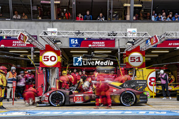 2024-06-16 - 51 PIER GUIDI Alessandro (ita), CALADO James (gbr), GIOVINAZZI Antonio (ita), Ferrari AF Corse, Ferrari 499P #51, Hypercar, FIA WEC, action, pitlane, pitstop, arrêt aux stands during the 2024 24 Hours of Le Mans, 4th round of the 2024 FIA World Endurance Championship, on the Circuit des 24 Heures du Mans, from June 15 to 16, 2024 in Le Mans, France - 24 HEURES DU MANS 2024 - RACE - ENDURANCE - MOTORS