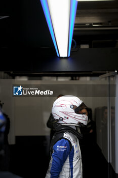 2024-06-16 - LYNN Alex (gbr), Cadillac Racing, Cadillac V-Series.R #02, Hypercar, FIA WEC, portrait, box during the 2024 24 Hours of Le Mans, 4th round of the 2024 FIA World Endurance Championship, on the Circuit des 24 Heures du Mans, from June 15 to 16, 2024 in Le Mans, France - 24 HEURES DU MANS 2024 - RACE - ENDURANCE - MOTORS