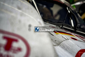 2024-06-16 - 99 TINCKNELL Harry (gbr), JANI Neel (swi), ANDLAUER Julien (fra), Proton Competition, Porsche 963 #99, Hypercar, FIA WEC, illustration, box during the 2024 24 Hours of Le Mans, 4th round of the 2024 FIA World Endurance Championship, on the Circuit des 24 Heures du Mans, from June 15 to 16, 2024 in Le Mans, France - 24 HEURES DU MANS 2024 - RACE - ENDURANCE - MOTORS