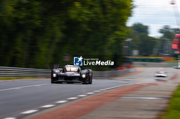 2024-06-16 - 08 BUEMI Sébastien (swi), HARTLEY Brendon (nzl), HIRAKAWA Ryo (jpn), Toyota Gazoo Racing, Toyota GR010 - Hybrid #08, Hypercar, FIA WEC, action during the 2024 24 Hours of Le Mans, 4th round of the 2024 FIA World Endurance Championship, on the Circuit des 24 Heures du Mans, from June 15 to 16, 2024 in Le Mans, France - 24 HEURES DU MANS 2024 - RACE - ENDURANCE - MOTORS