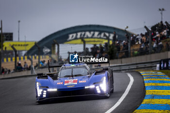 2024-06-16 - 02 BAMBER Earl (nzl), LYNN Alex (gbr), PALOU Alex (spa), Cadillac Racing, Cadillac V-Series.R #02, Hypercar, FIA WEC, action during the 2024 24 Hours of Le Mans, 4th round of the 2024 FIA World Endurance Championship, on the Circuit des 24 Heures du Mans, from June 15 to 16, 2024 in Le Mans, France - 24 HEURES DU MANS 2024 - RACE - ENDURANCE - MOTORS