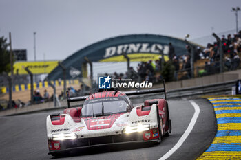 2024-06-16 - 05 CAMPBELL Matt (aus), CHRISTENSEN Michael (dnk), MAKOWIECKI Frédéric (fra), Porsche Penske Motorsport, Porsche 963 #05, Hypercar, FIA WEC, action during the 2024 24 Hours of Le Mans, 4th round of the 2024 FIA World Endurance Championship, on the Circuit des 24 Heures du Mans, from June 15 to 16, 2024 in Le Mans, France - 24 HEURES DU MANS 2024 - RACE - ENDURANCE - MOTORS