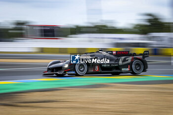 2024-06-16 - 08 BUEMI Sébastien (swi), HARTLEY Brendon (nzl), HIRAKAWA Ryo (jpn), Toyota Gazoo Racing, Toyota GR010 - Hybrid #08, Hypercar, FIA WEC, action during the 2024 24 Hours of Le Mans, 4th round of the 2024 FIA World Endurance Championship, on the Circuit des 24 Heures du Mans, from June 15 to 16, 2024 in Le Mans, France - 24 HEURES DU MANS 2024 - RACE - ENDURANCE - MOTORS