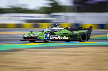 2024-06-16 - 63 BORTOLOTTI Mirko (ita), MORTARA Edoardo (ita), KVYAT Daniil, Lamborghini Iron Lynx, Lamborghini SC63 #63, Hypercar, FIA WEC, action during the 2024 24 Hours of Le Mans, 4th round of the 2024 FIA World Endurance Championship, on the Circuit des 24 Heures du Mans, from June 15 to 16, 2024 in Le Mans, France - 24 HEURES DU MANS 2024 - RACE - ENDURANCE - MOTORS