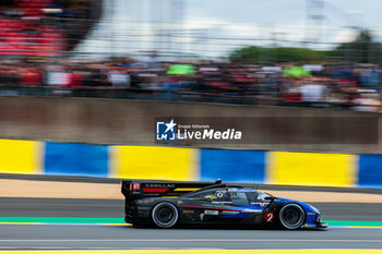 2024-06-16 - 02 BAMBER Earl (nzl), LYNN Alex (gbr), PALOU Alex (spa), Cadillac Racing, Cadillac V-Series.R #02, Hypercar, FIA WEC, action during the 2024 24 Hours of Le Mans, 4th round of the 2024 FIA World Endurance Championship, on the Circuit des 24 Heures du Mans, from June 15 to 16, 2024 in Le Mans, France - 24 HEURES DU MANS 2024 - RACE - ENDURANCE - MOTORS